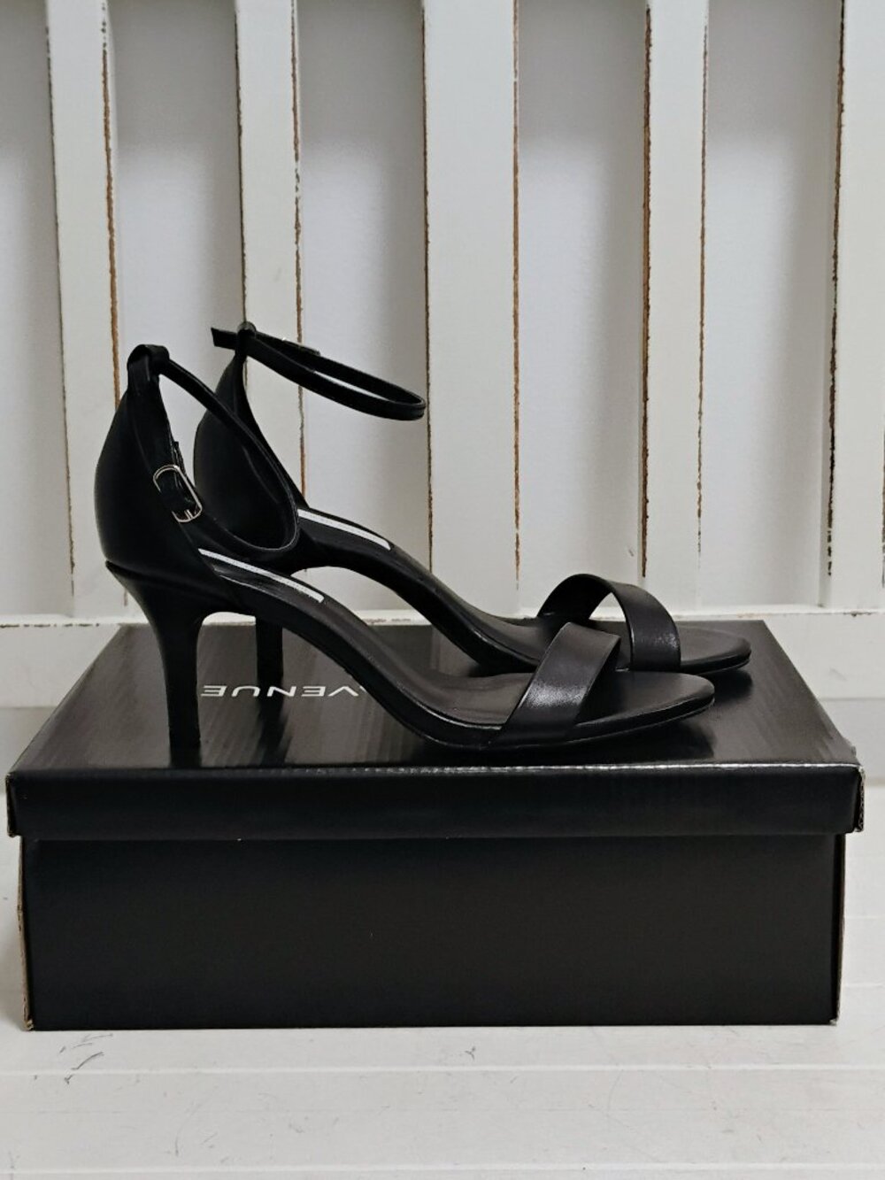 Saks Fifth Avenue Heel Leather Sandals Black 7